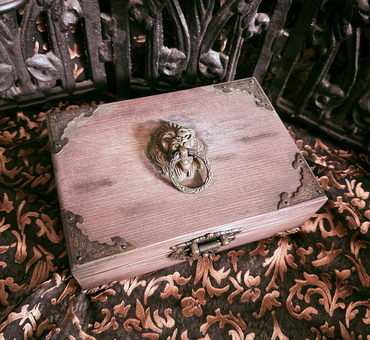 The Guide's Séance Box
