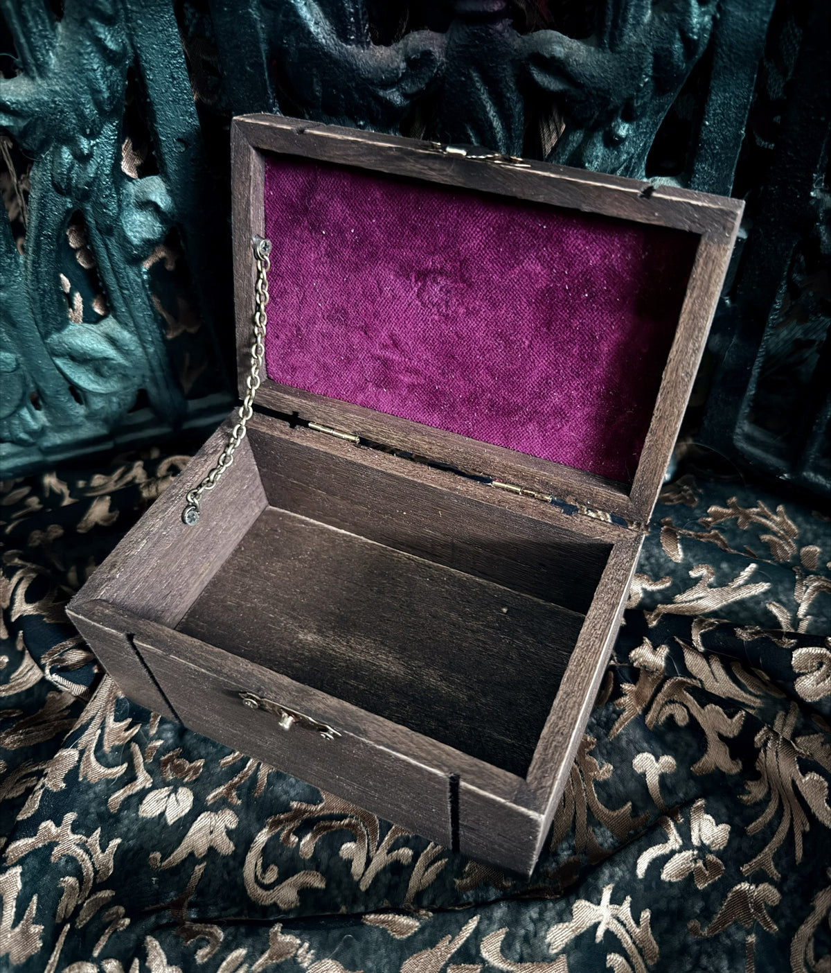 The Guide's Séance Box